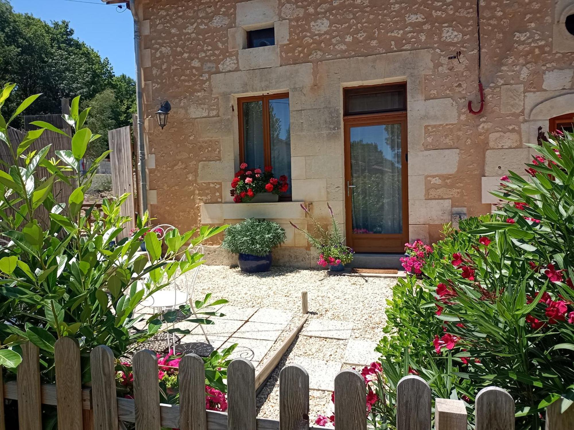La Vieille Grange - Saint-Privat-Des-Pres住宿加早餐旅馆 外观 照片